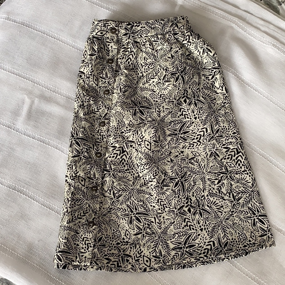 Maurice’s Jungle themed mini skirt. - Picture 2 of 9